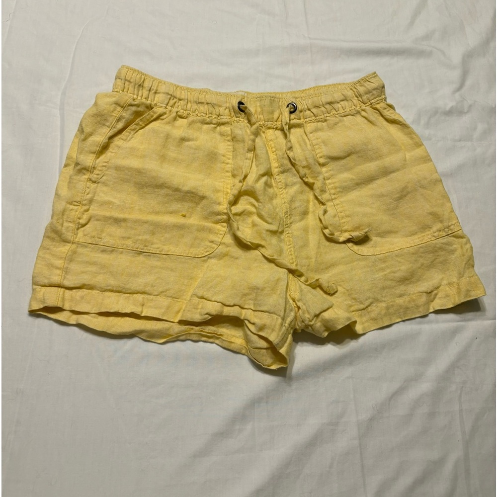 Comfy 100% linen yellow shorts. Size M.
